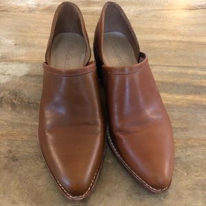 NEW BRADY lowcut bootie